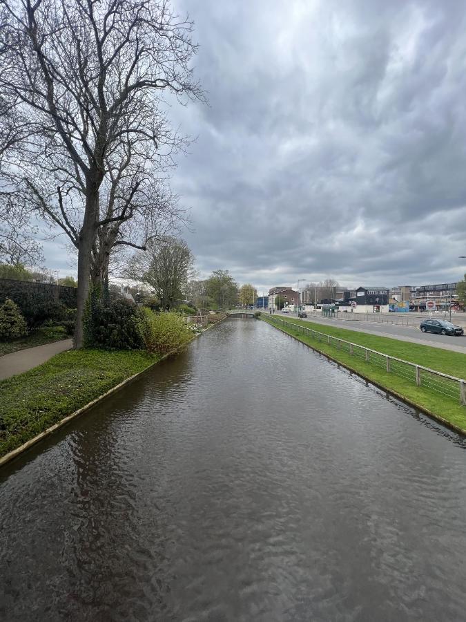 2 Bedroom City Centre Apartment In Hemel Hempstead Buitenkant foto