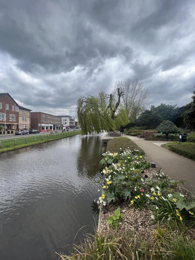 2 Bedroom City Centre Apartment In Hemel Hempstead Buitenkant foto